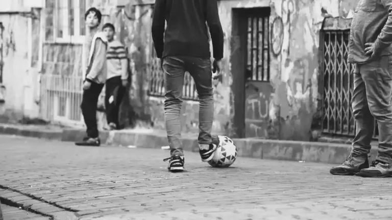Passei a infância jogando à bola, perdendo nos videojogos e tocando trompete